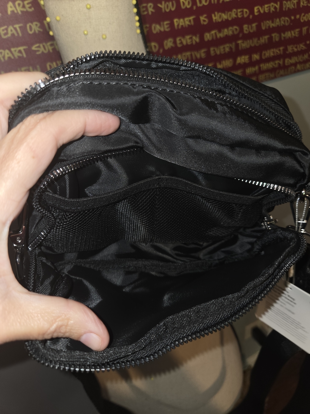 Lululemon Everywhere Crossbody Bag Silver Metal Hardware 2l New With Tags - Picture 5 of 6